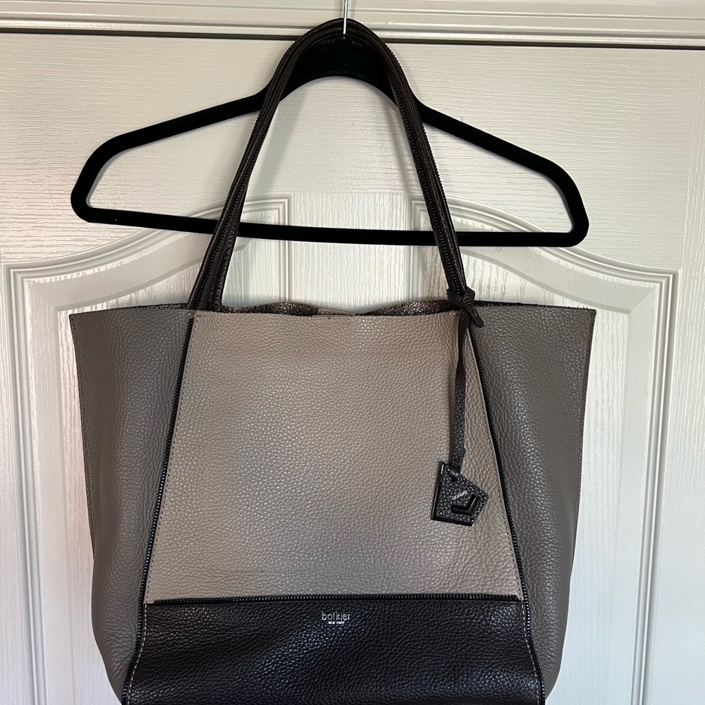 Botkier Tote Soho Colorblock Olive
Gray Off White Leather Handbag $298